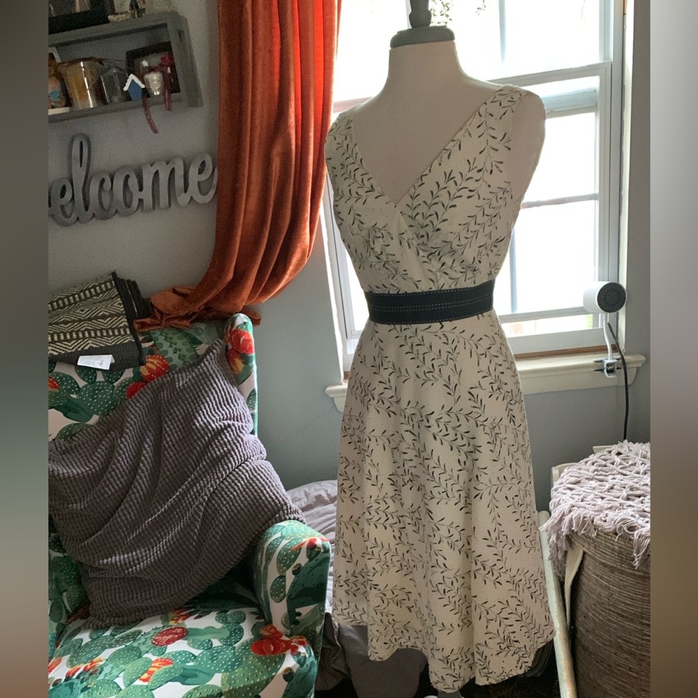 Elegant Kay Unger Black and White Leaf Print Dress size 4 - Picture 2 of 10